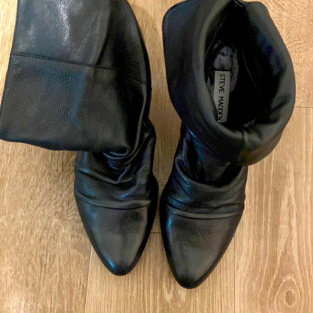 Steve Madden Aplegate Black Leather Kitten Bootie